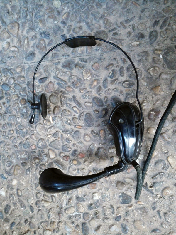 centralita telefonica+auricular madera metal baquelita 73-109x67x42.5 (110eu.) 1u